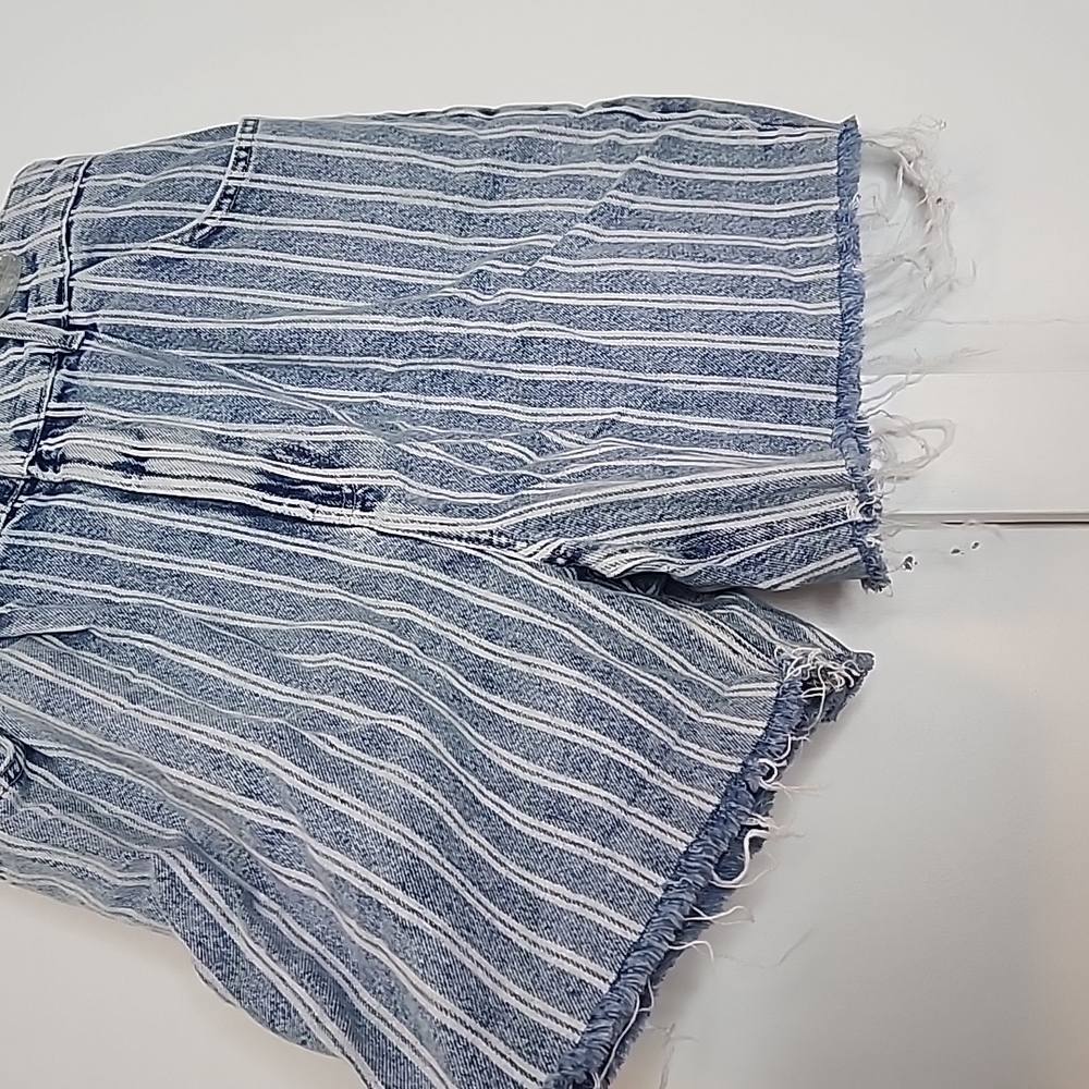 Free People high waisted distressed jean shorts size 31 - Picture 2 of 4